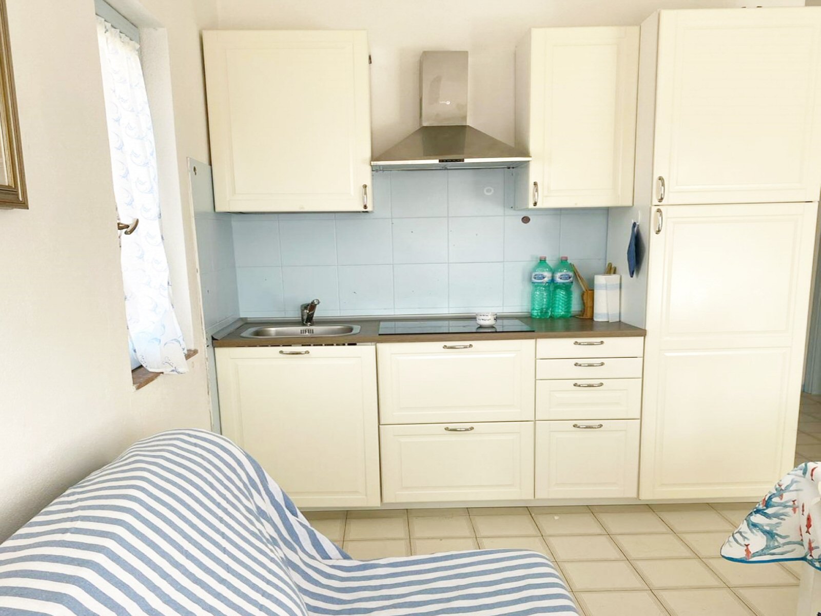 Zona giorno di Casa Borghi a San Teodoro